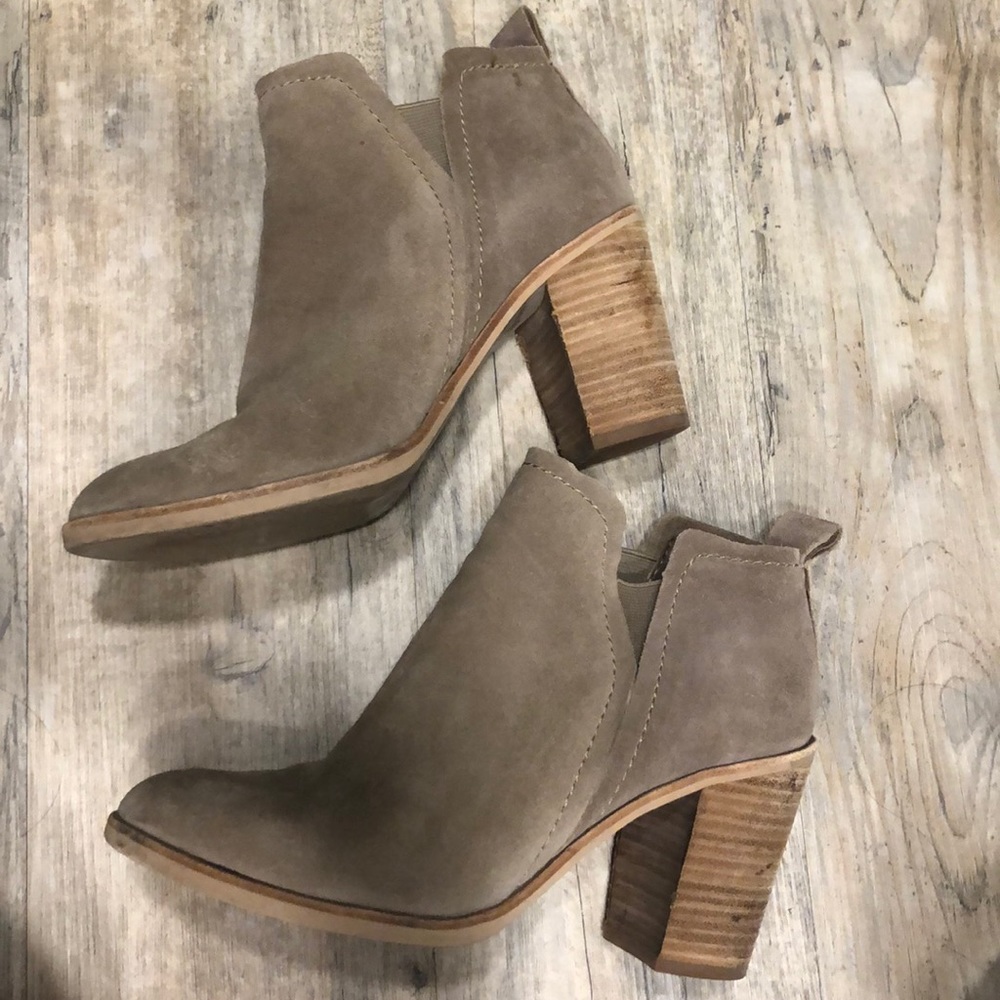 DOLCE VITA suede booties